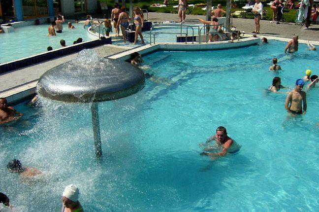 Grill Terasz Etterem Es Szallashely Мезёкёвешд Экстерьер фото
