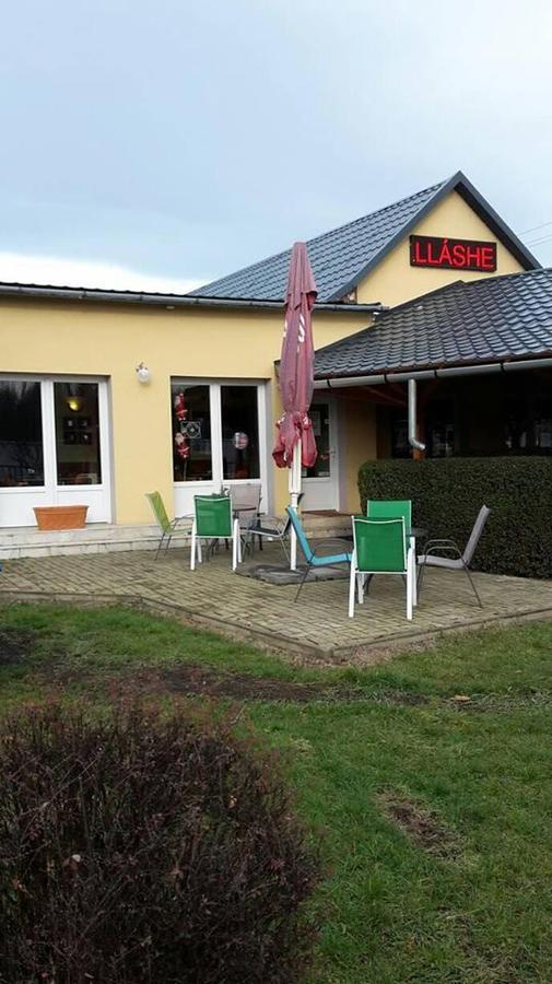 Grill Terasz Etterem Es Szallashely Мезёкёвешд Экстерьер фото